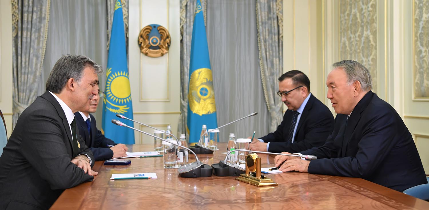 Elbasy Túrik Respýblıkasynyń burynǵy prezıdenti Abdýlla Gúlmen kezdesti