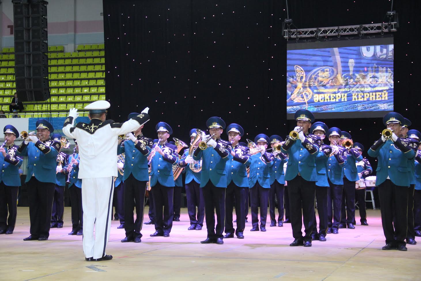 Áskerıler óneri kópshilikti tánti etti