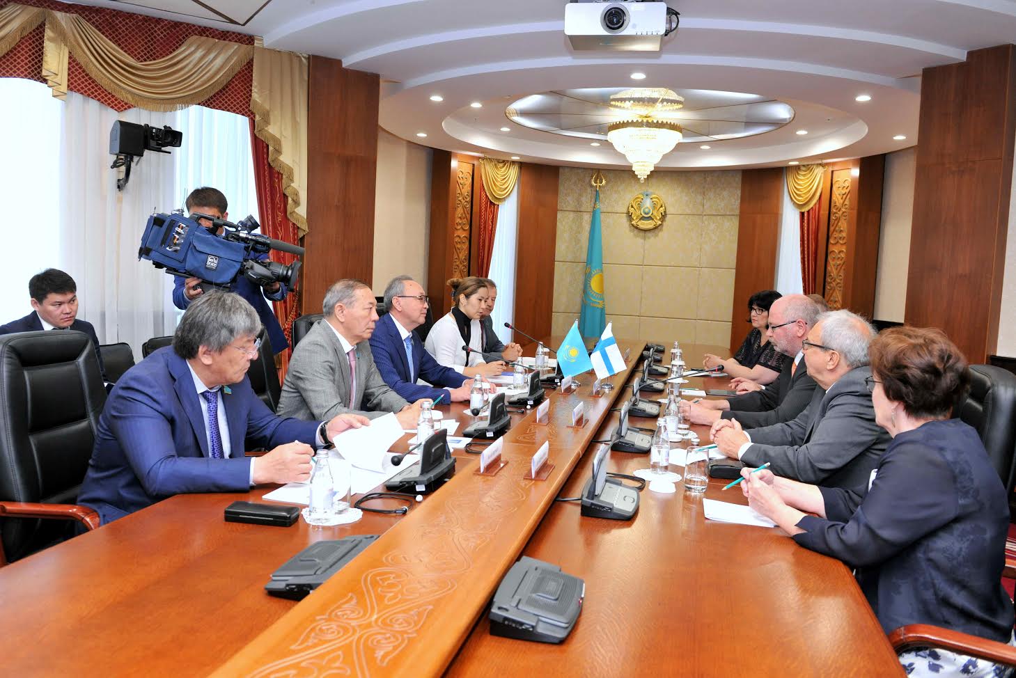 Senat Tóraǵasynyń orynbasary Fınlıandııa Respýblıkasy Parlamentiniń depýtatymen kezdesti