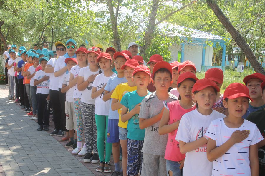 Balalar Bektaý ata baýraıynda demalady