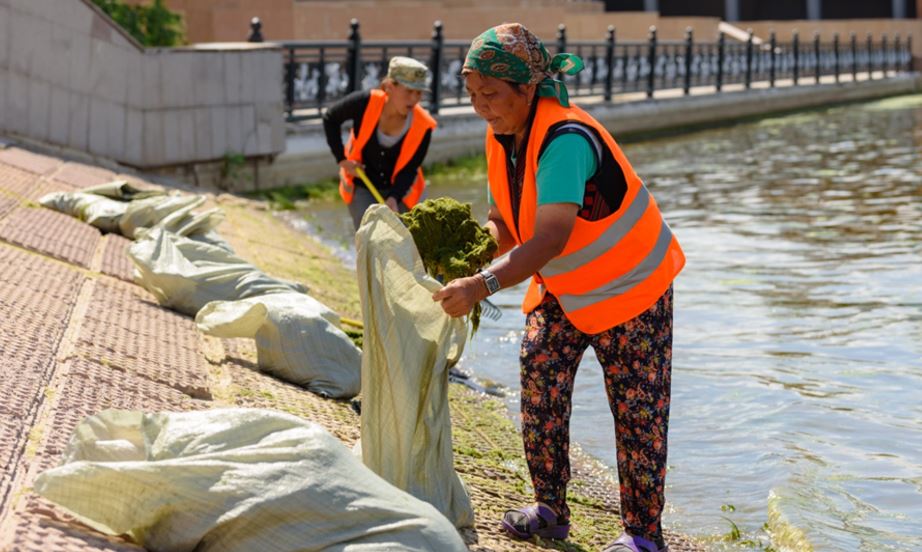 Bir aptada elorda ózenderinen on tonna qaldyq jınaldy