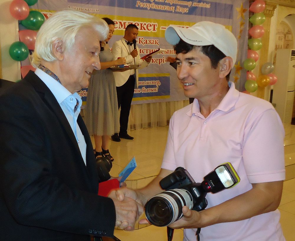 Ardager jýrnalıster ardaqtaldy