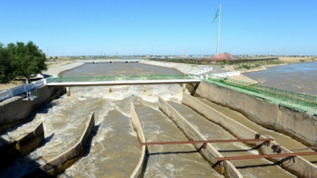 Premer-Mınıstr Syrdarııa ózenindegi gıdrotehnıkalyq qurylyspen tanysty