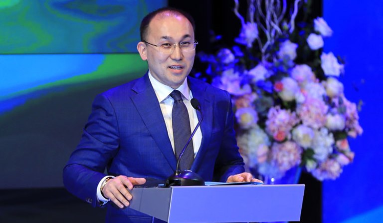 Dáýren Abaev jýrnalısterdi merekemen quttyqtady