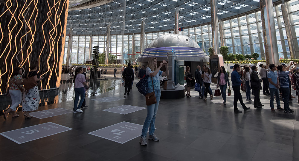 Bes júz myń qonaq keldi