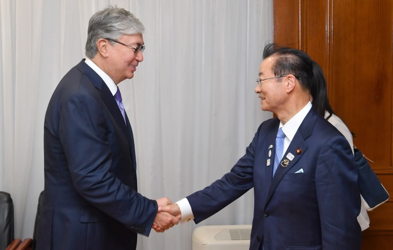 Toqaev Qazaqstanmen dostyq jónindegi japon lıgasy tóraǵasyn qabyldady