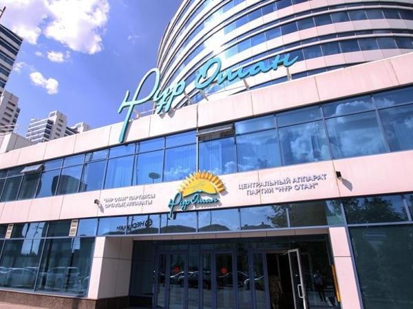 Mereke qarsańynda partııa qataryna qabyldandy