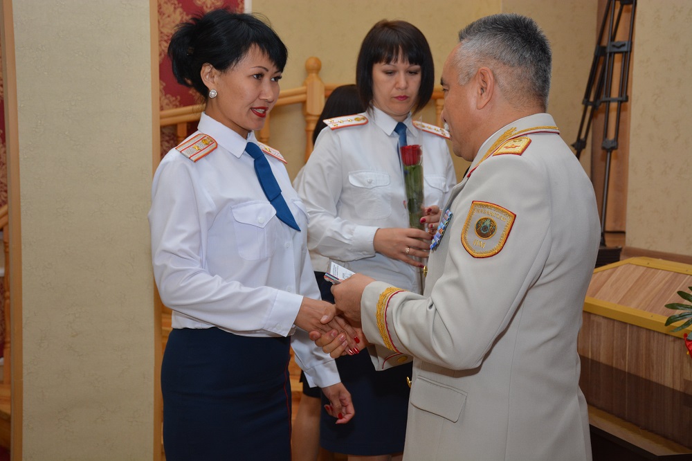 SQO: Astana kúni qarsańynda polıseıler marapattaldy