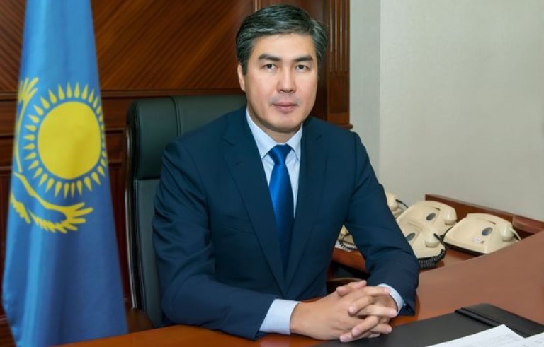 Áset Isekeshev astanalyqtardy qala kúnimen quttyqtady