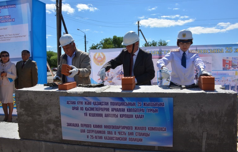 Soltústik Qazaqstanda polıseılerge arnalǵan úıdiń irgetasy qalandy