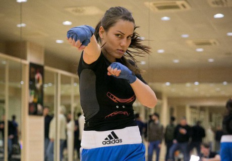 Boksshy boıjetken 6 myń kórermen syıatyn amfıteatrda judyryqtasady