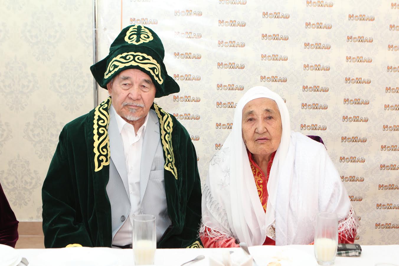 Astana kúni 19 nemere súıip otyrǵan otbasy gaýhar toıyn atap ótti