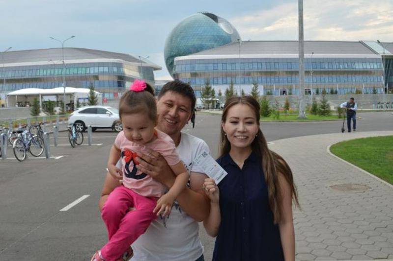 EKSPO-nyń mıllıonynshy kelýshisi belgili boldy