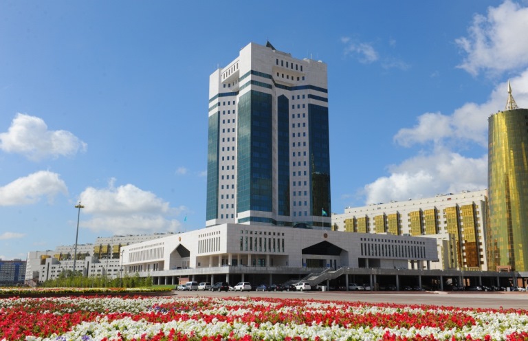 Keleli máselelerge arnalǵan keńes