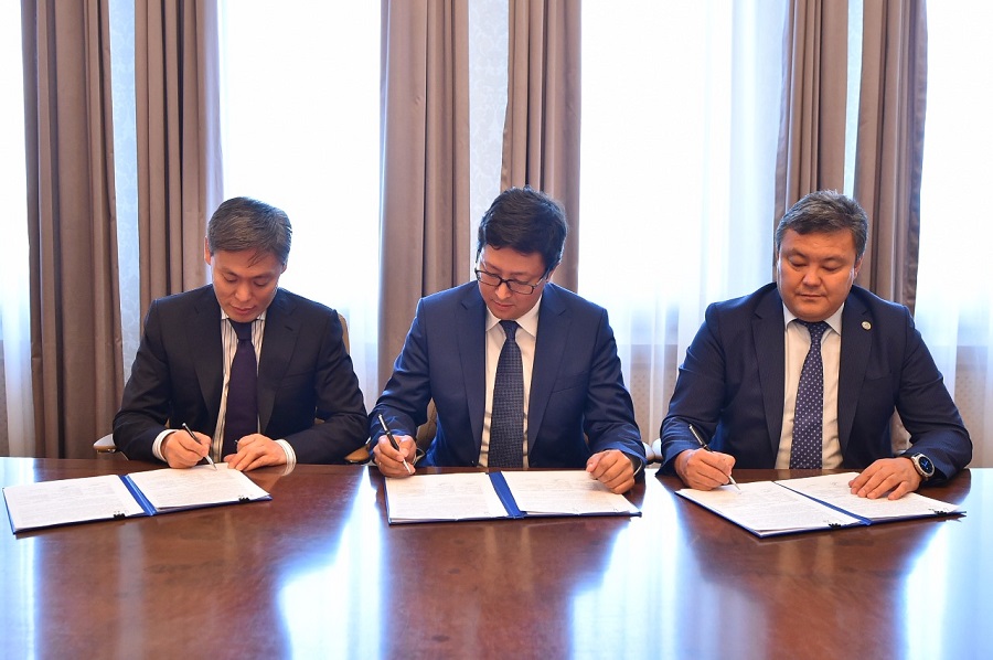 OQO-da jemis-jıdek agroparkin qurý jóninde memorandýmǵa qol qoıyldy