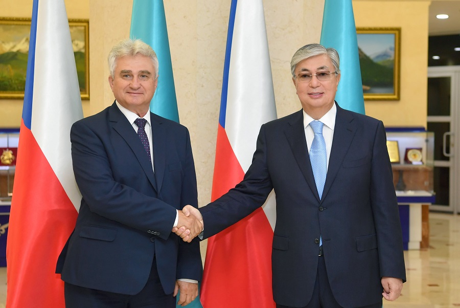 Q. Toqaev Chehııa Senatynyń tóraǵasymen kezdesý ótkizdi