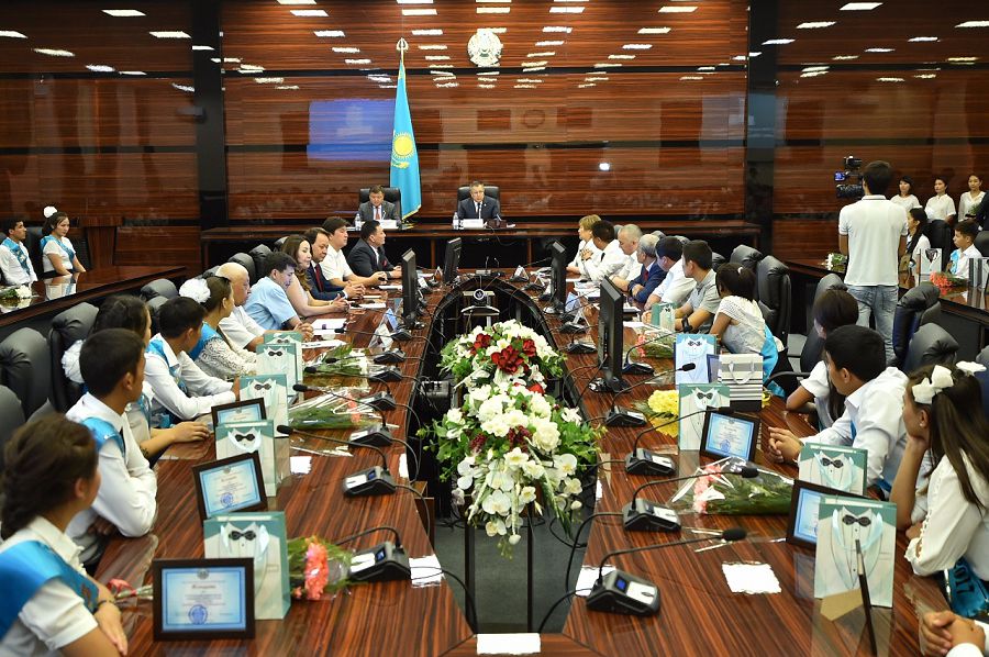 OQO-da jetim jáne ata-anasynyń qamqorlyǵynsyz qalǵan 95 túlekke JOO-ǵa tegin joldama berildi