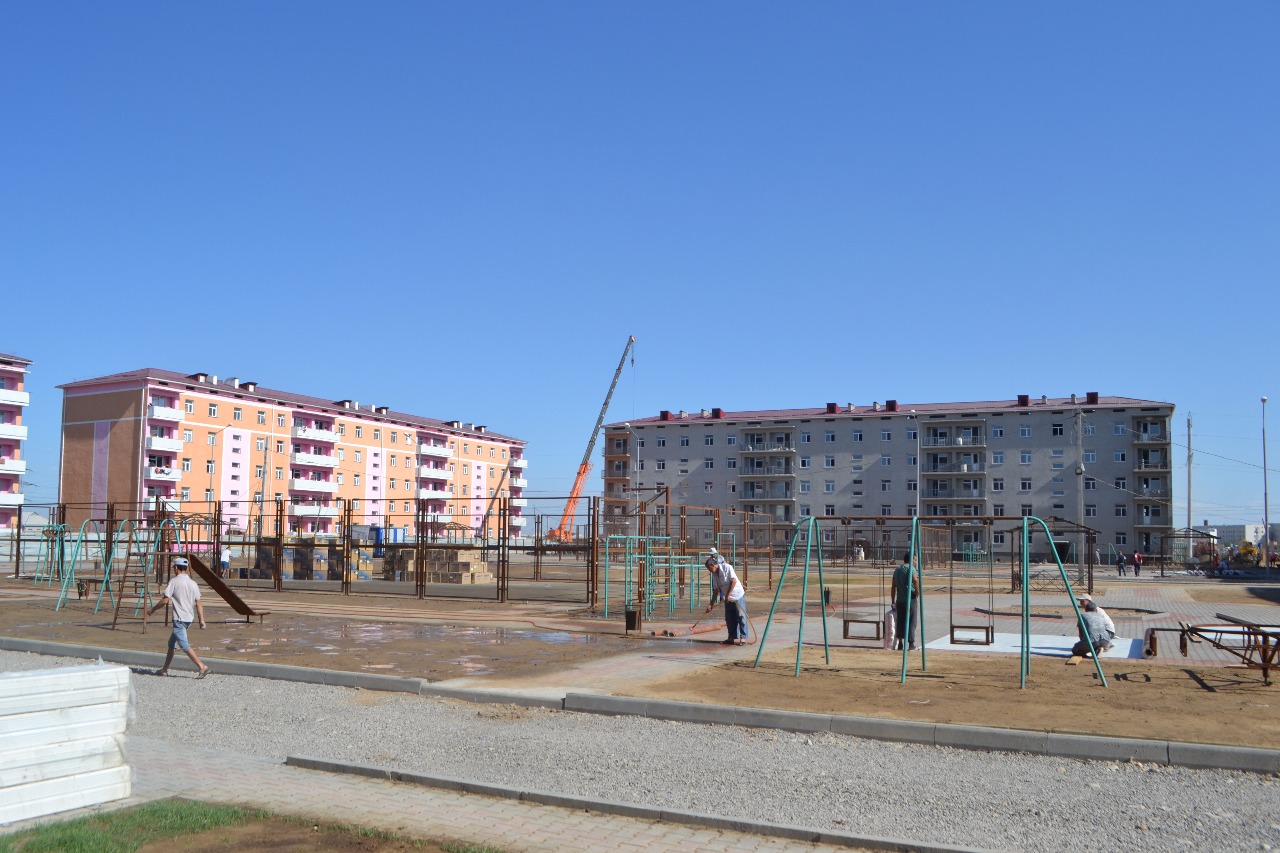 Túrkistanda shaǵyn aýdan boı kóterip keledi