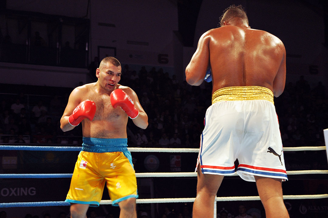 WSB: Oljas Boqaev tájirıbeli qarsylasyn qapy qaldyrdy