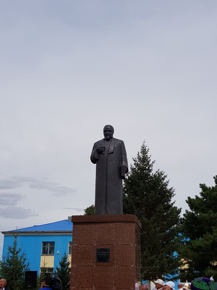 Tarbaǵataıda uly Abaı men Dáýletbaı batyrǵa eńseli eskertkish qoıyldy