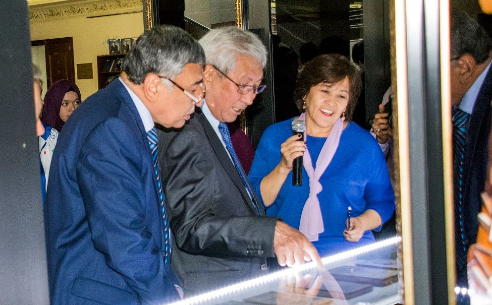 Latyn álipbıindegi kitaptar tanystyryldy