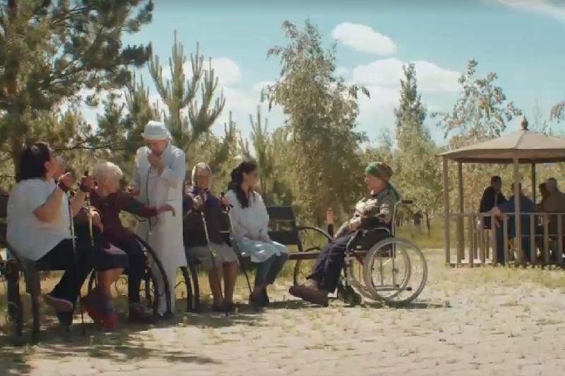 Abaev Qazaqstan eriktilerine arnalǵan áleýmettik rolıkpen bólisti