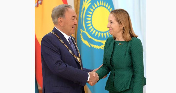 Elbasy Ispanııanyń Katolıktik Izabella Ordenimen marapattaldy