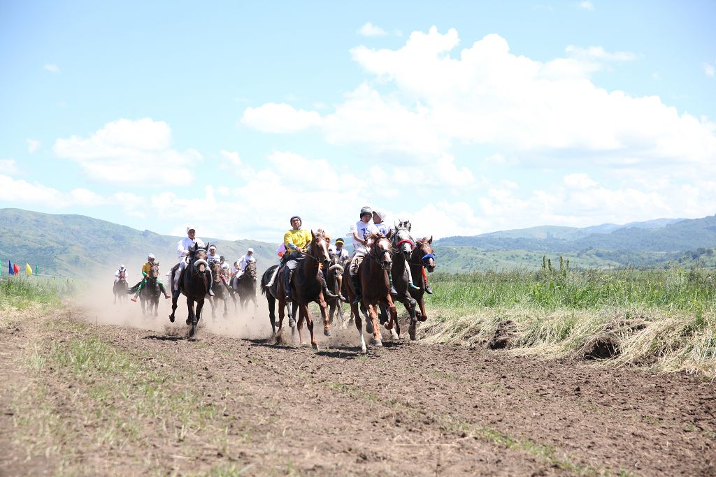 Qabanbaıdyń toıy ótti...