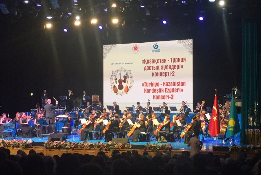 Astana qalasynda «Qazaqstan-Túrkııa dostyq áýenderi-2» atty konsert ótti