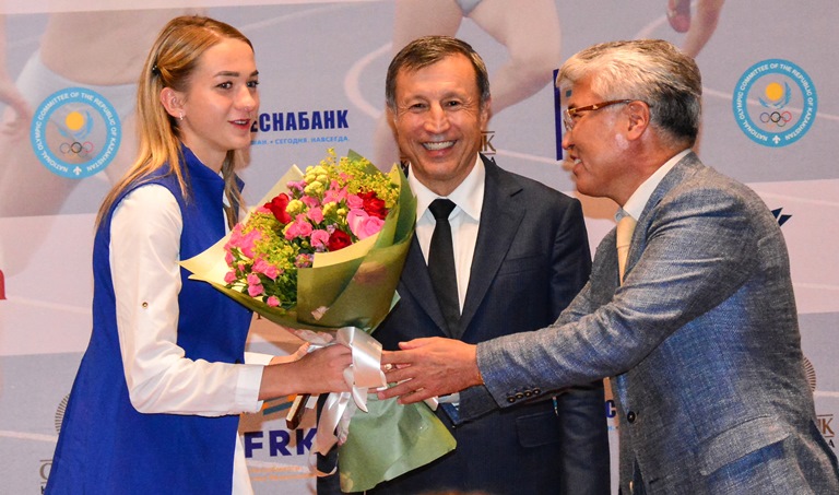 Jeńil atletterimizdi jeńisimen quttyqtady