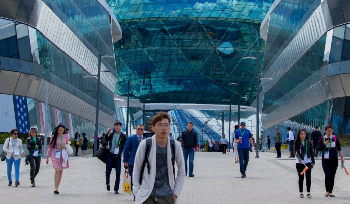 Ońtústikten Kórmeni tamashalaýǵa taǵy bes júz oqýshy keldi