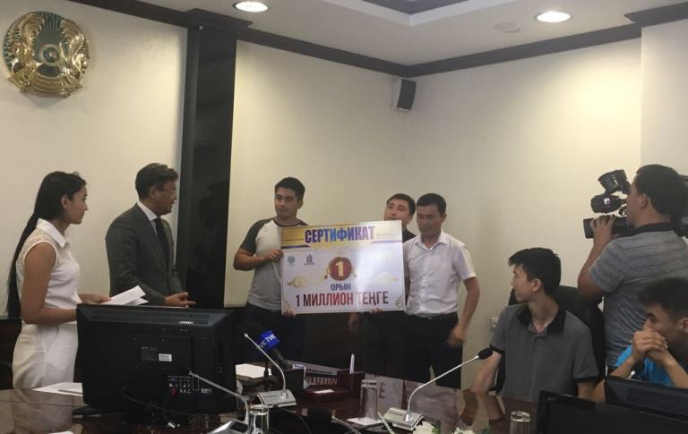 Shymkenttik ónertapqysh latyn álipbıine ótýdiń ońaı jolyn oılap tapty