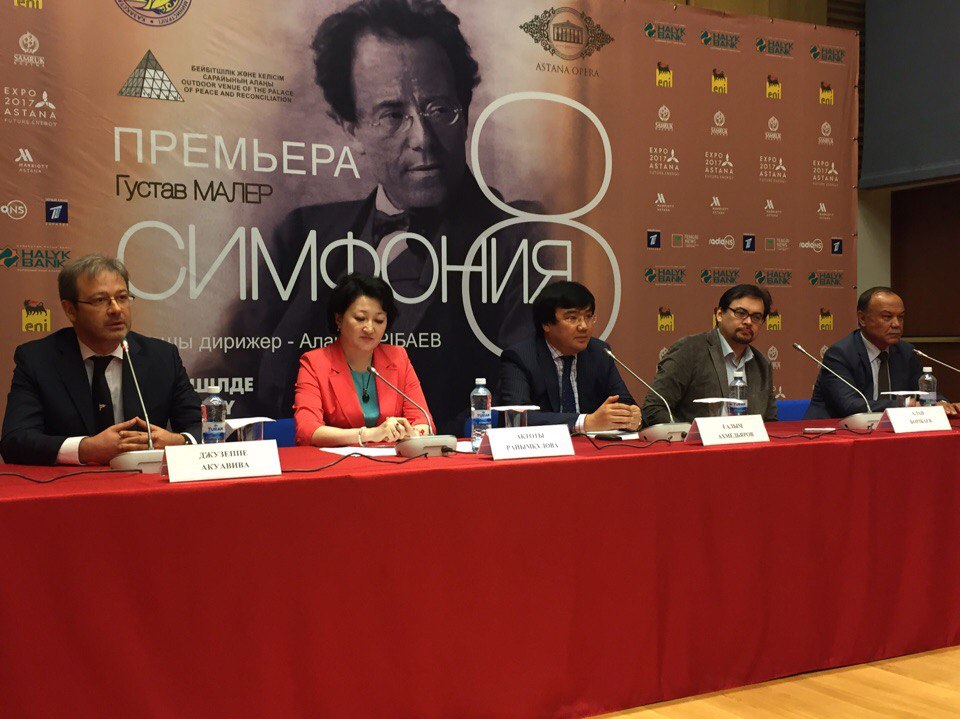 Astanada Gýstav Malerdiń №8 sımfonııasyn 1200 mýzykant oryndady