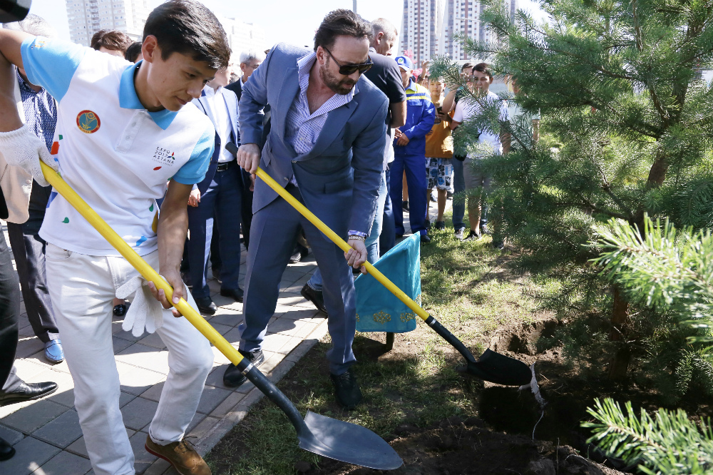 Astanada Nıkolas Keıdj tal otyrǵyzdy