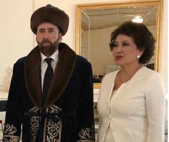 Nıkolas Keıdjdiń ıyǵyna qazaqtyń shapany jabyldy