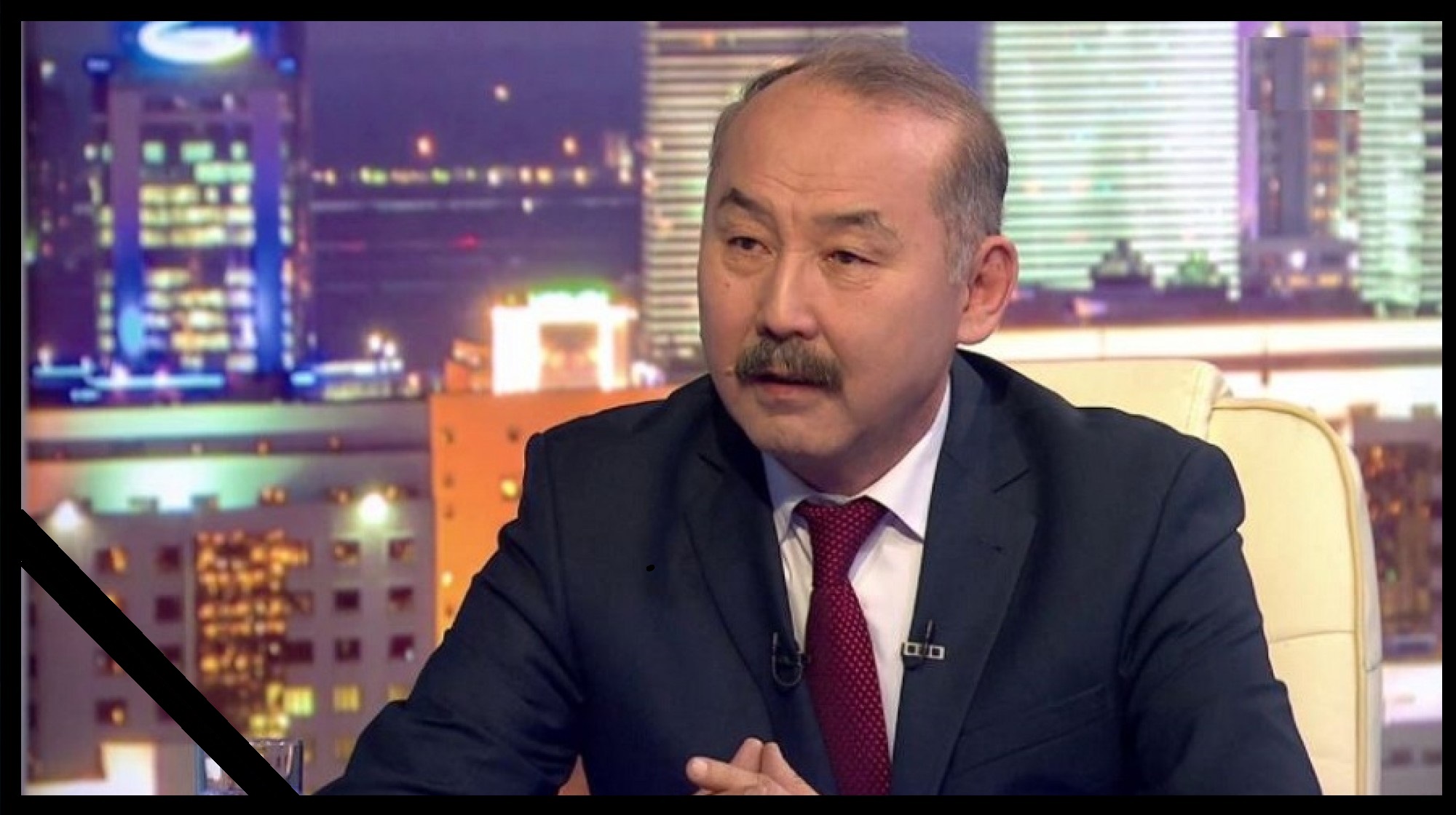 Belgili jýrnalıst Jumabek Kenjalın dúnıeden ozdy