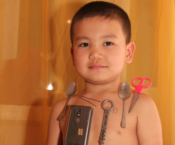 Tarazda turatyn «magnıt bala»