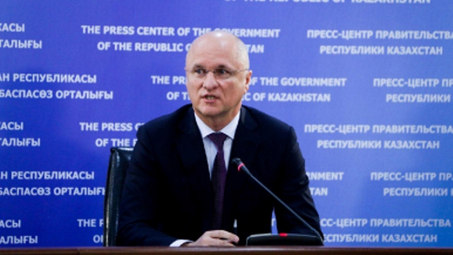 Quryq portyndaǵy parom kesheniniń ótkizý qabileti artady – Roman Sklıar