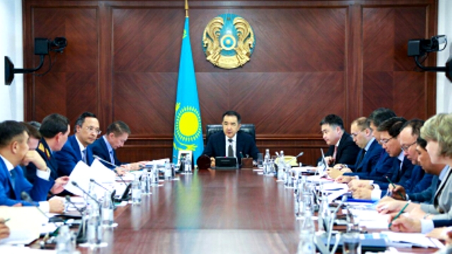 Baqytjan Saǵyntaev ekonomıkany sıfrlandyrý jóninde keńes ótkizdi