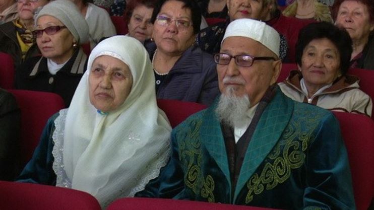 Qaıyrymdylyq sharaǵa  qarttar dán rıza