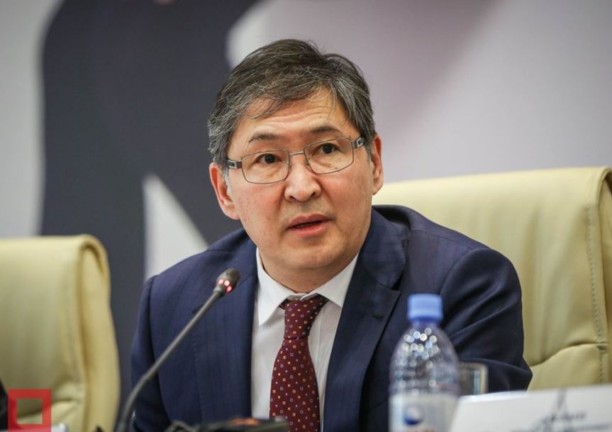 Qazaq tilin úırenýdiń jańa ádistemesi ázirlendi