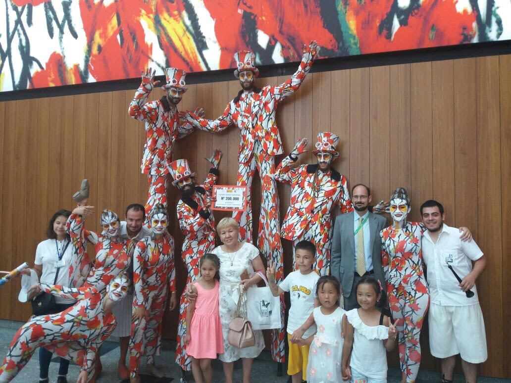 Ispanııa Koroldigi pavılony 200 000 qonaǵyn qarsy aldy