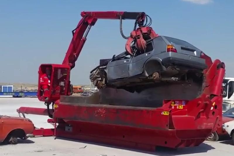 Qaraǵandyda eski kólikterdi qaıta óńdeıtin zaýyt iske qosyldy