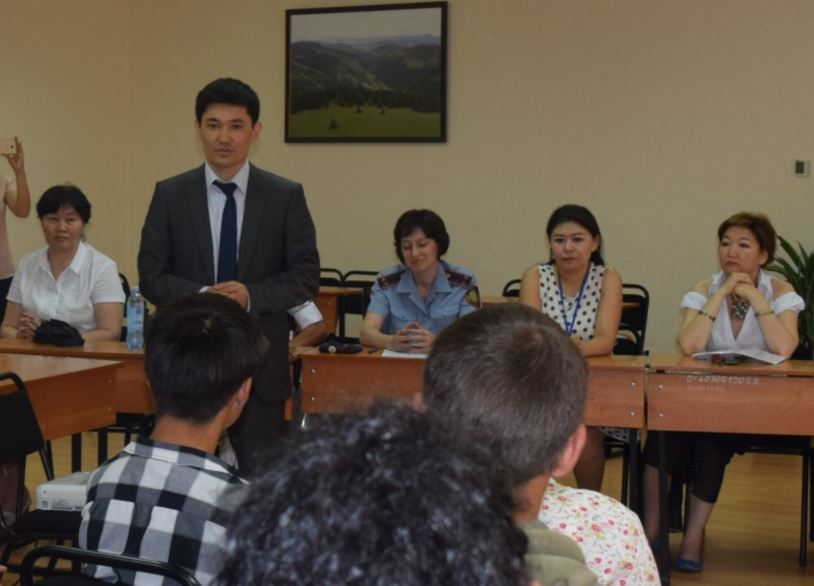 Elordalyq bozbalalardyń jazda jumys tabýyna kómek kórsetiletin bolady