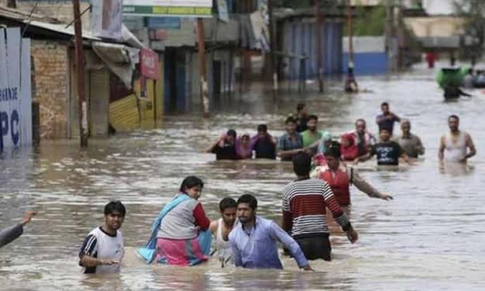 Úndistanda bıyl 600-deı adam sý tasqyny saldarynan qaza tapty
