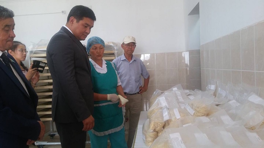 Isataı eldi mekeninde makaron sehy saǵatyna 80 kg ónim shyǵarady