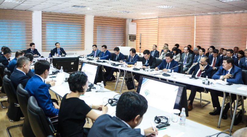 Premer-Mınıstr kásiporyndardy jańǵyrtý máseleleri boıynsha jumys keńesin ótkizdi