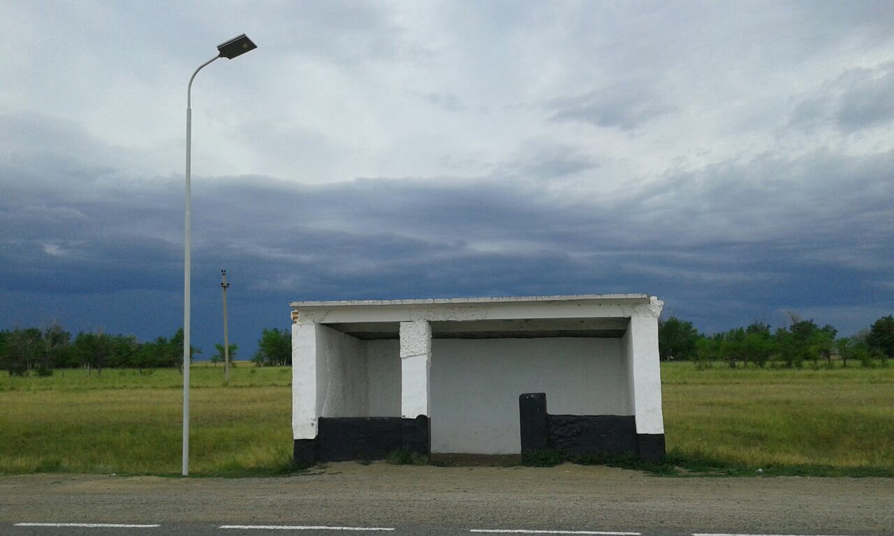 Aýyl aıaldamalaryna kúnnen qýat alatyn jaryq shamdar ornatyldy