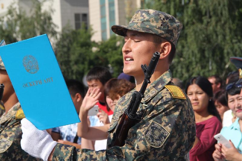 О́skemendegi Ulttyq ulannyń 500-ge jýyq sarbazy áskerı ant qabyldady