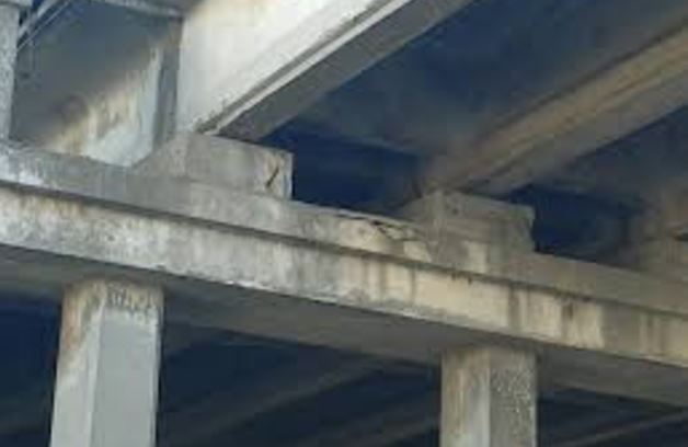 Soltústik Qazaqstan shekarashylary aýyl turǵyndaryna kópir salyp berdi